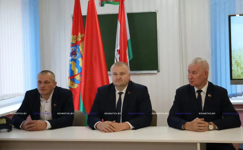 В Борисове открыли Школу молодого комбайнера «Колосок»